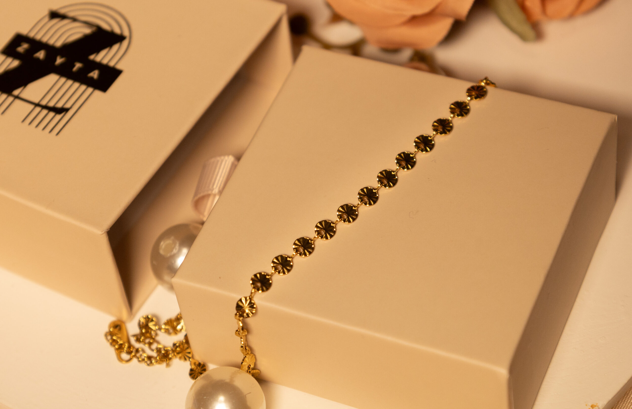 Minaal Floral Bracelet - Image 2