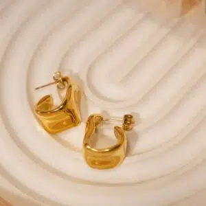 Sculpted Twist Earrings – Gold