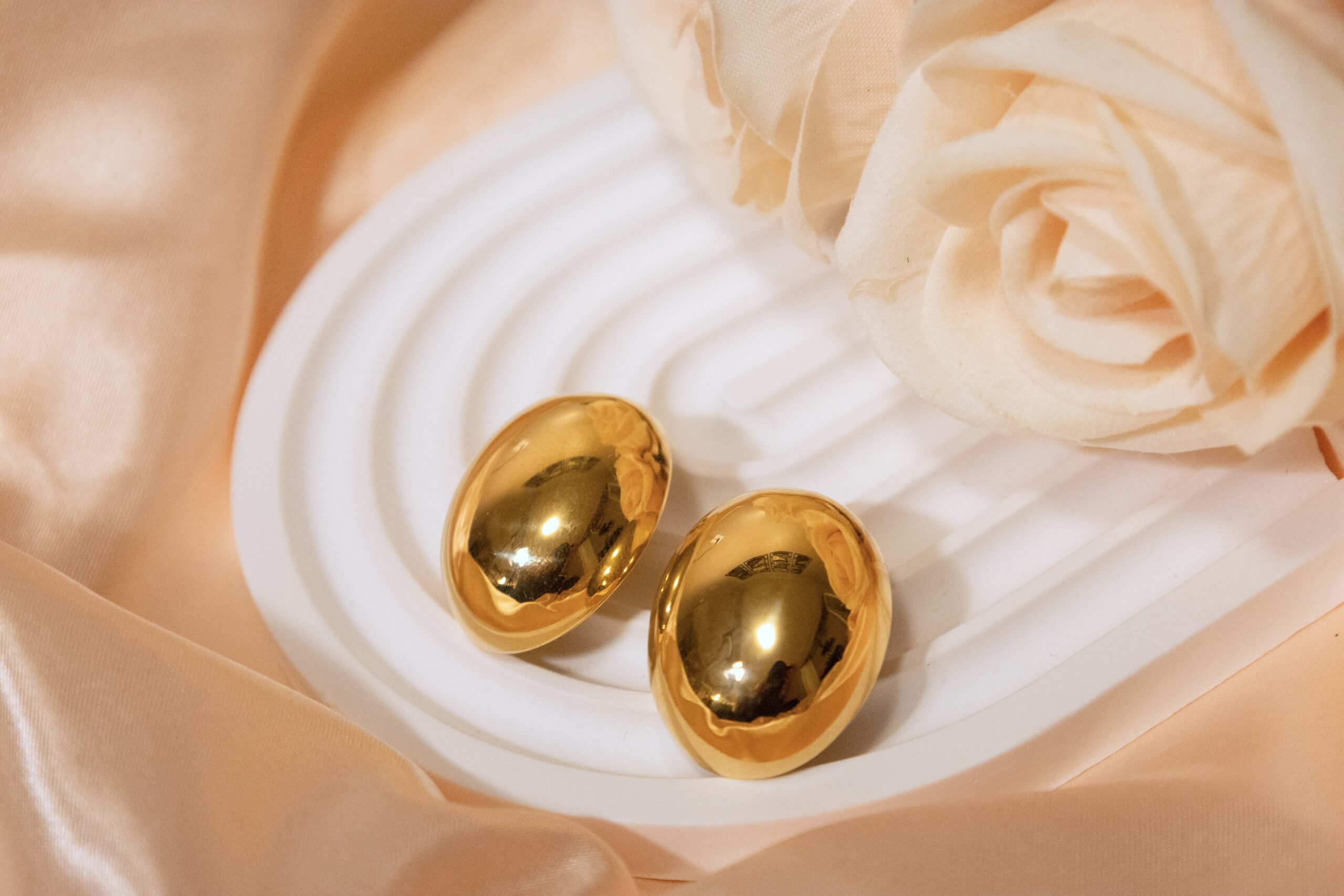 Shell Statement Earrings – Gold - Image 2