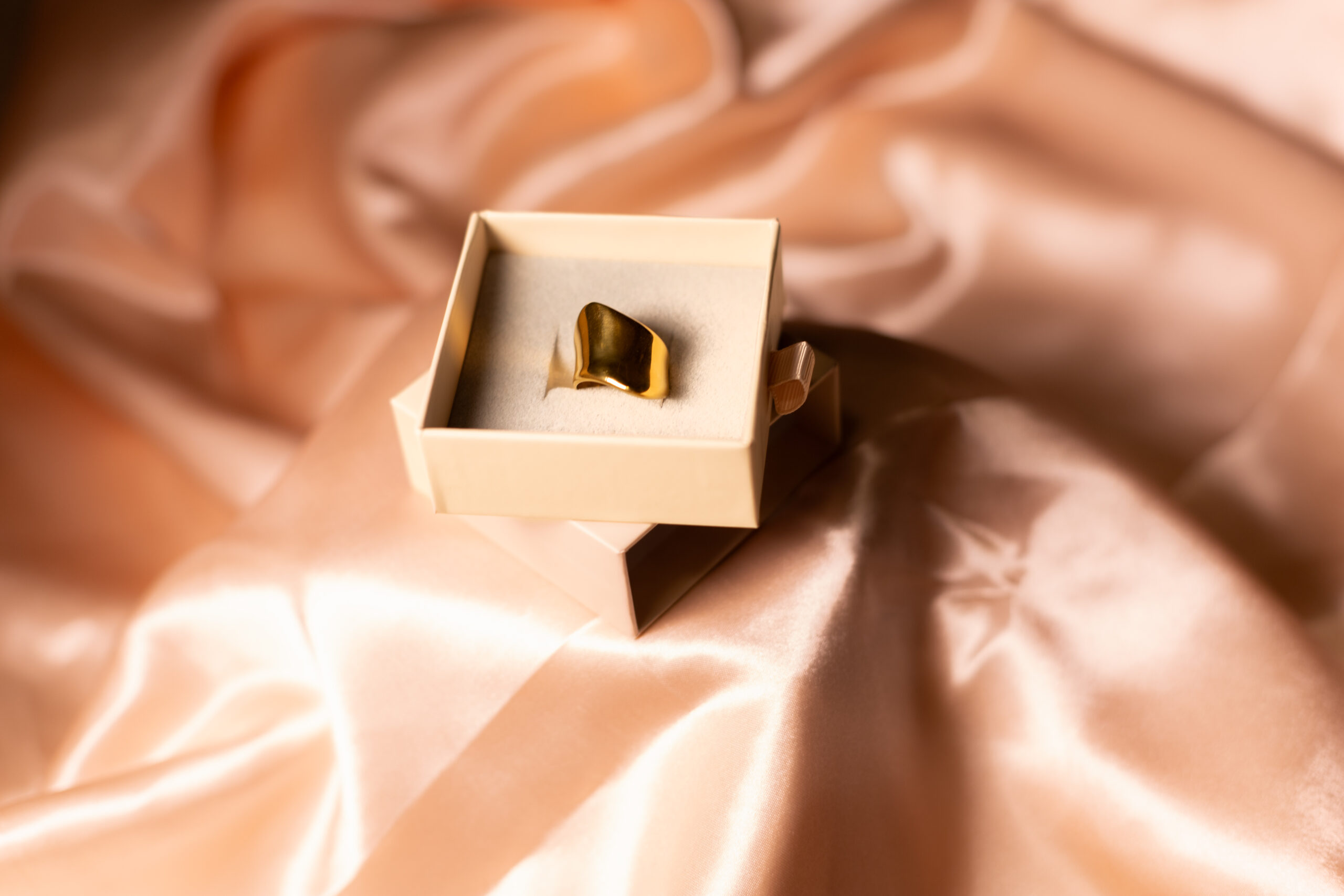 Sunburst Chunky Ring - Image 5