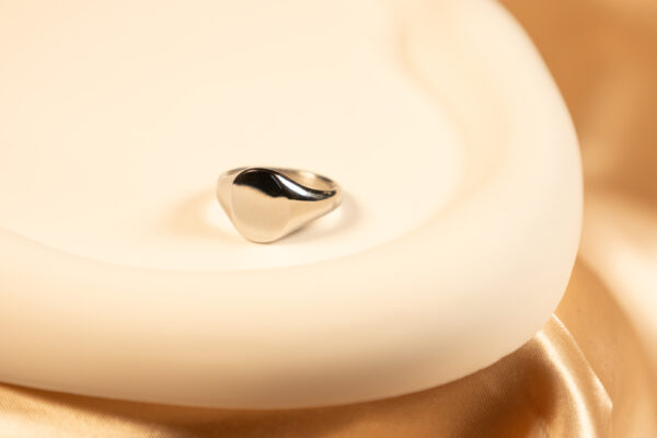 Vintage Minimalist Ring – Silver - Image 2