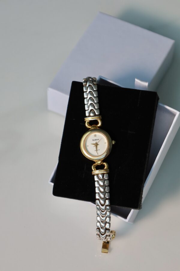 Two Toned Round Dial Watch *Working