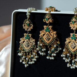 Aliya Earrings & Teeka Set - Emerald