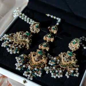 Aliya Earrings & Teeka Set - Emerald